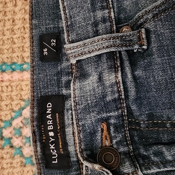 SALE ⚠️ LUCKY Brand 🍀 221 Straight Leg Light Wash Jeans - Picture 4 of 11
